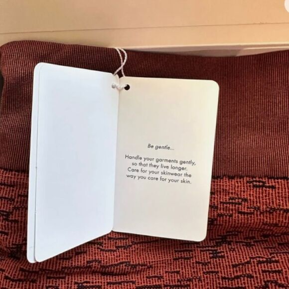 Wolford -NWT Arrow Poison Knitted Leggings, Size M - Picture 10 of 15